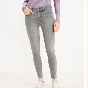 NWOT-LOFT modern skinny grey wash jeans
